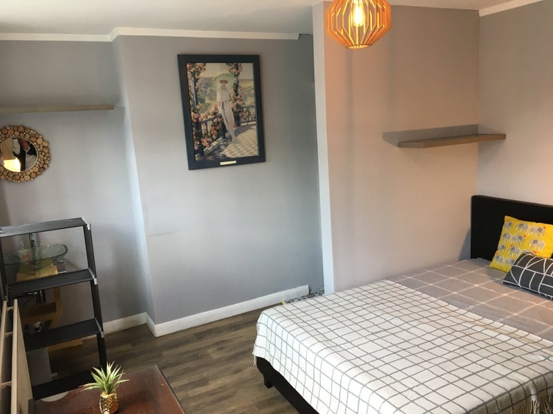 Room Darwin Road in Greater London