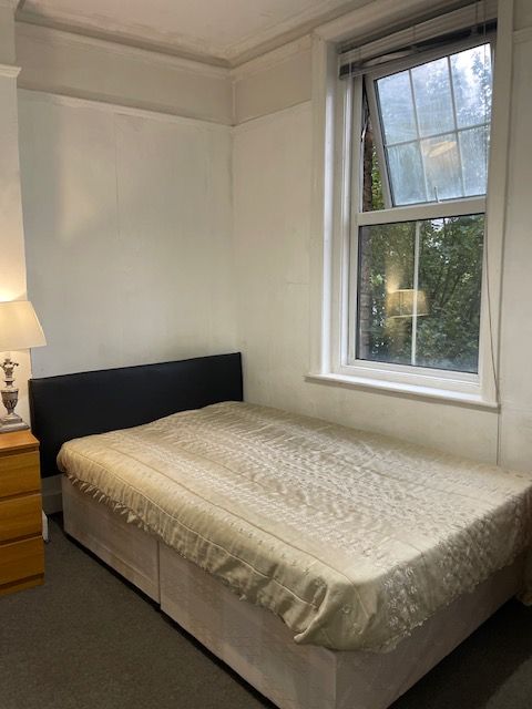 Room Cornwall Square Kennings Way in Greater London