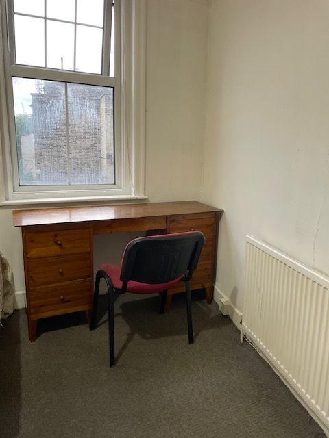 Room Cornwall Square Kennings Way in Greater London