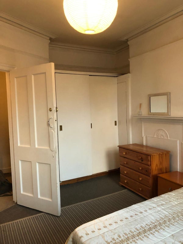 Room Cornwall Square Kennings Way in Greater London