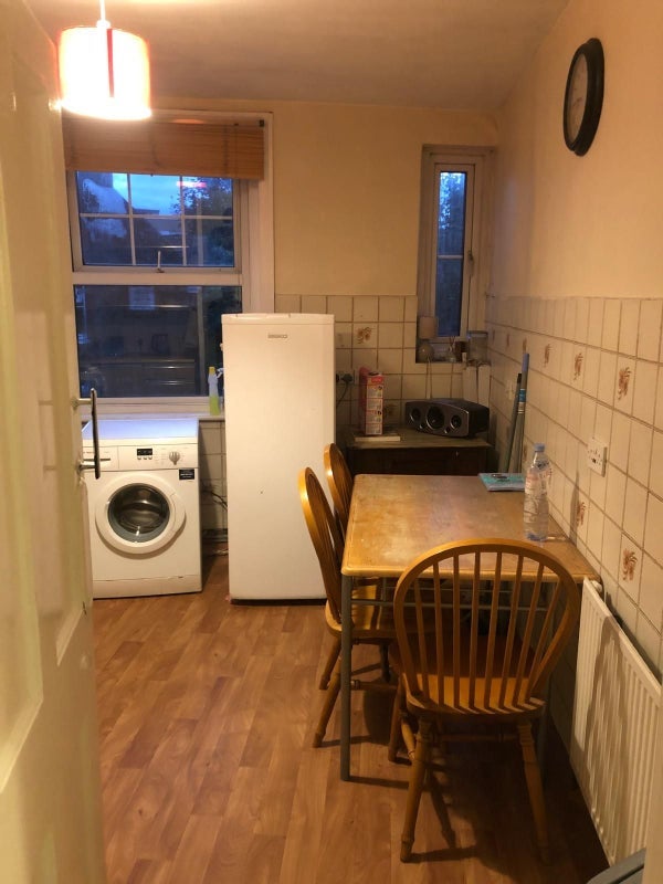 Room Cornwall Square Kennings Way in Greater London