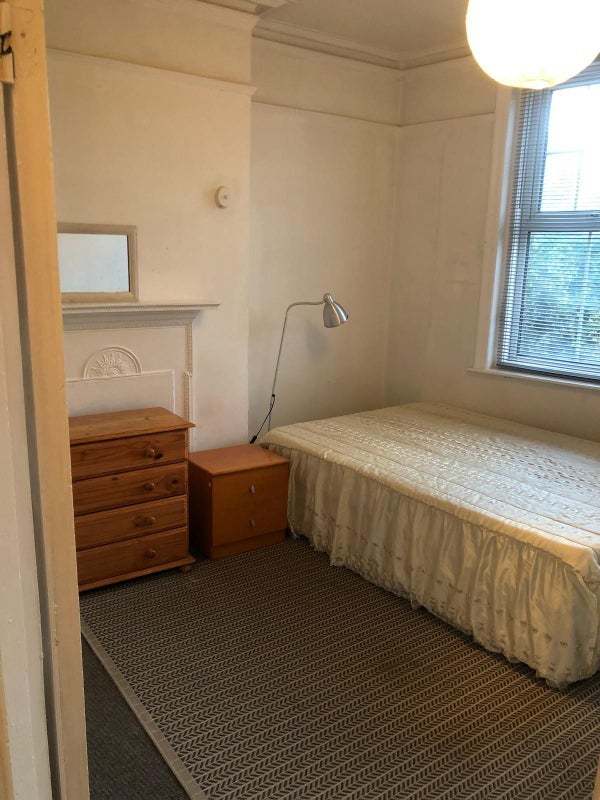 Room Cornwall Square Kennings Way in Greater London