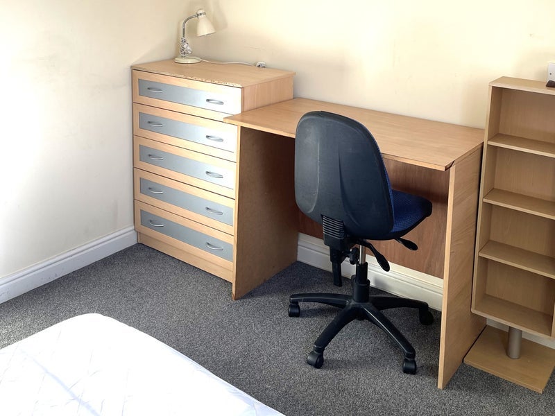 Room Brand Road in Rugby