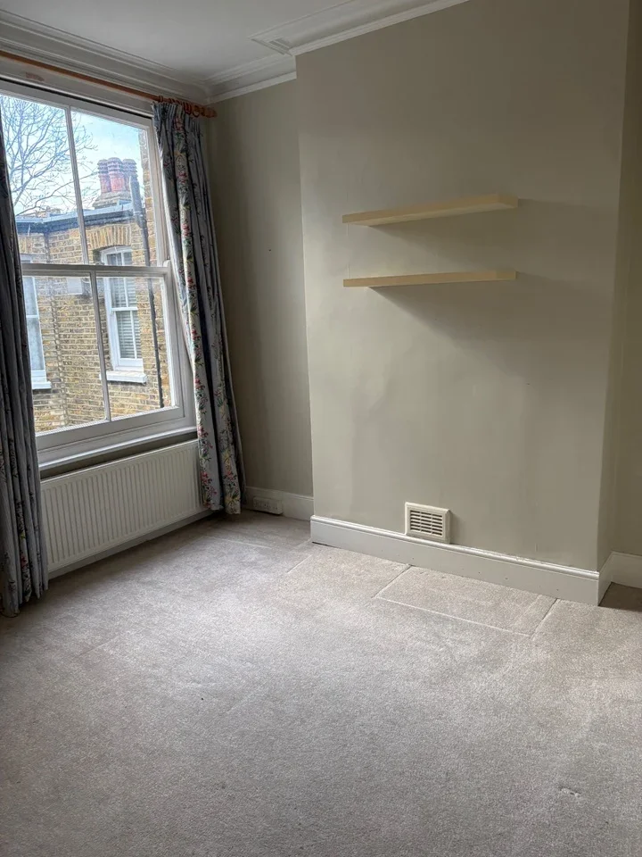 Flat Nevis Road in Greater London