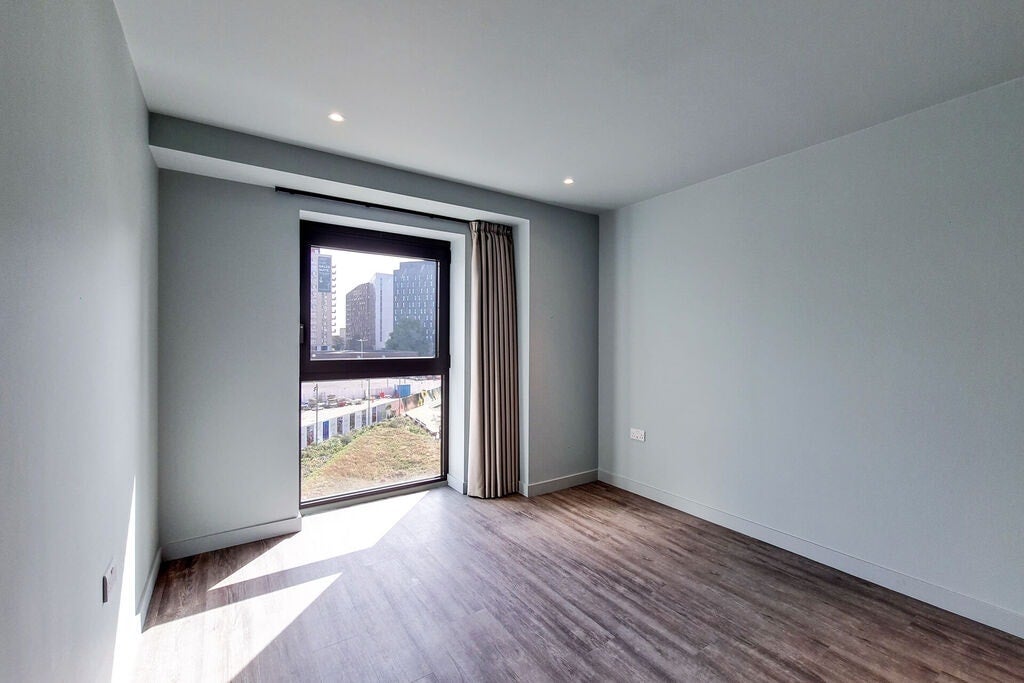 Flat Empire Way in Greater London
