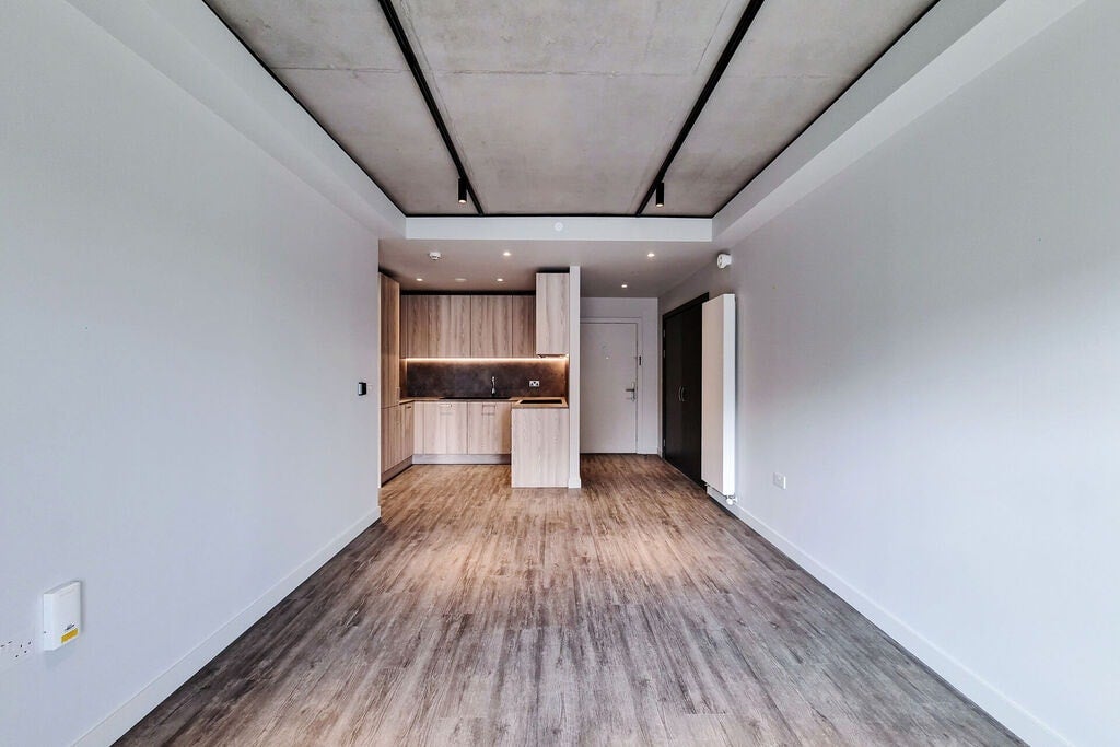 Flat Empire Way in Greater London