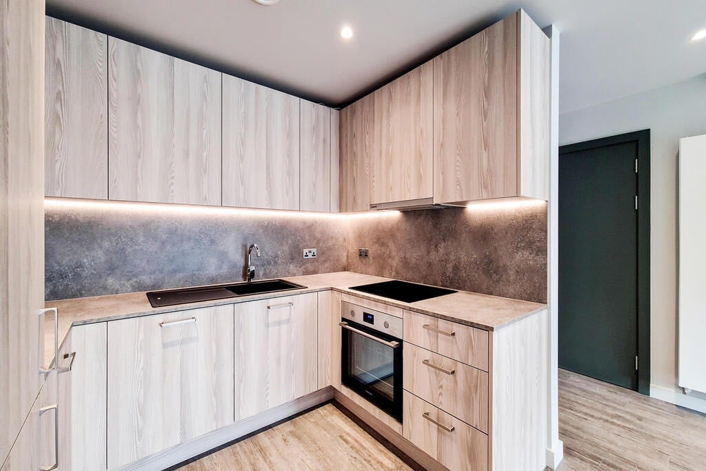 Flat Empire Way in Greater London