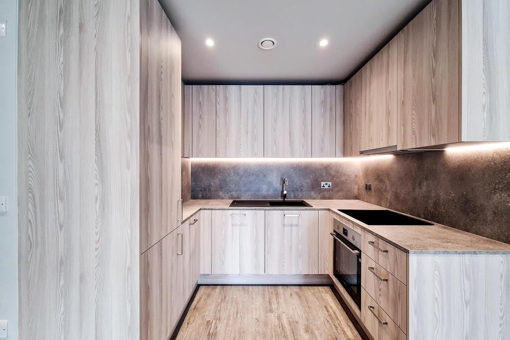 Flat Empire Way in Greater London