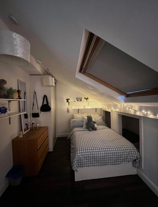 Room Edenhall Avenue in Manchester