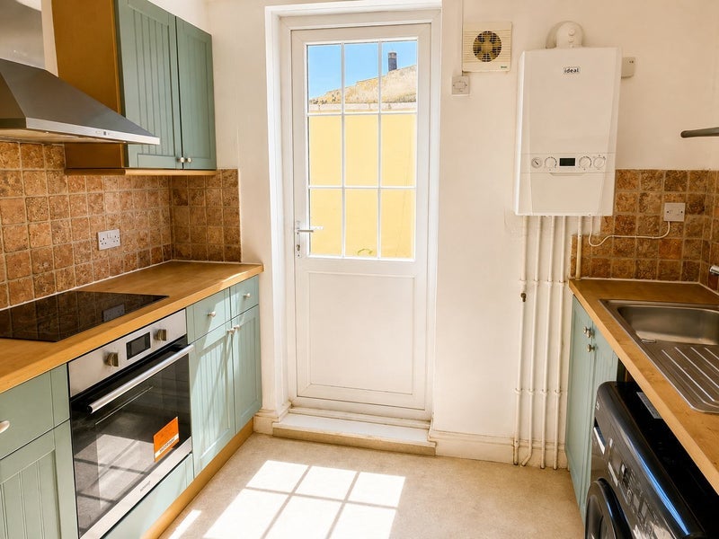 Flat Fishponds Road in Bristol