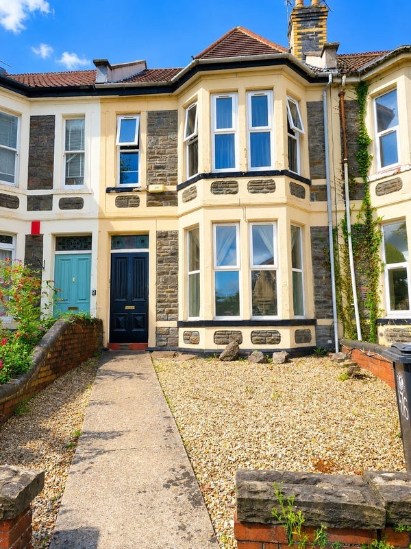 Flat Fishponds Road in Bristol