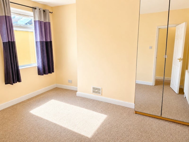 Flat Fishponds Road in Bristol
