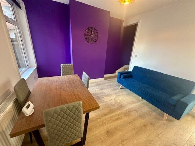 Room Lodge Road in Rugby