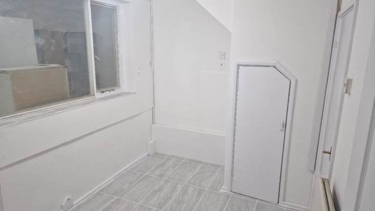 Flat Brading Crescent in Greater London