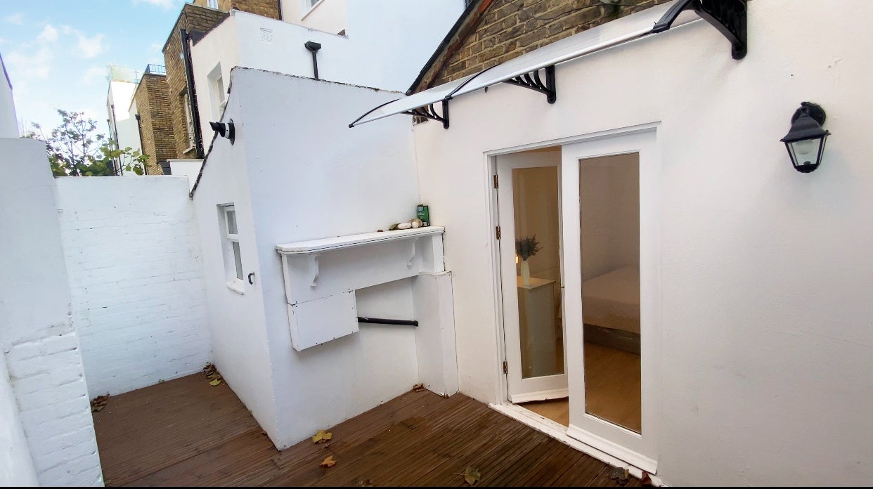 Room Kersley Street in Greater London