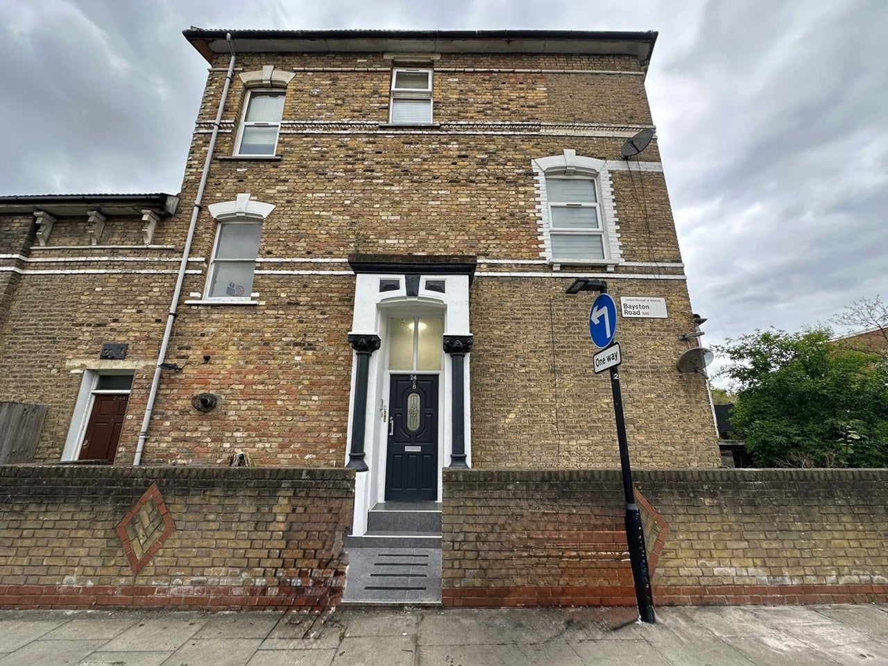 Flat Bayston Road in Greater London