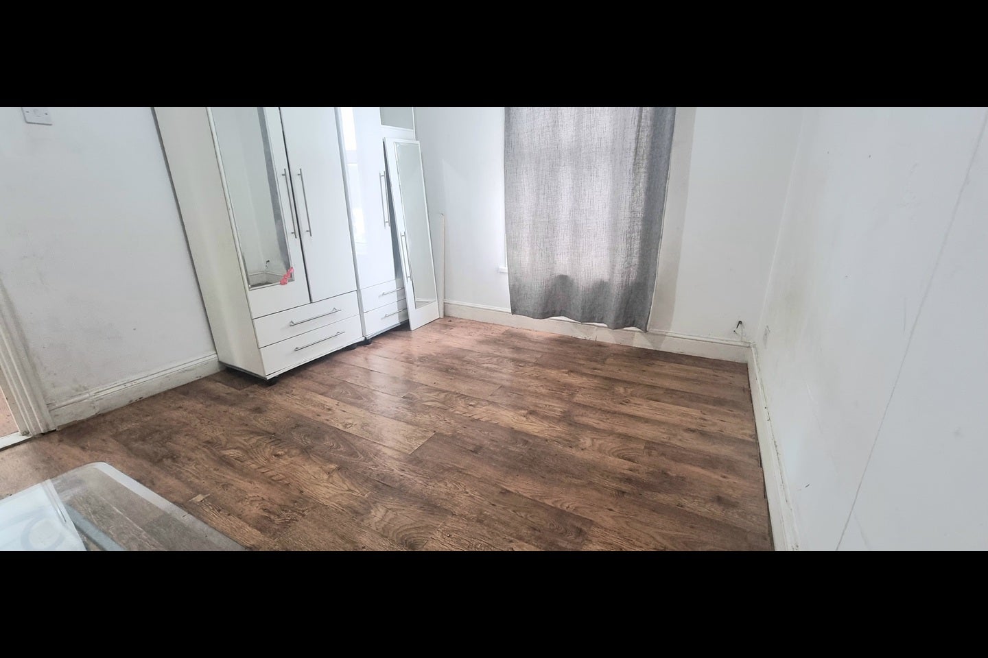 Flat Ilford Lane in Greater London