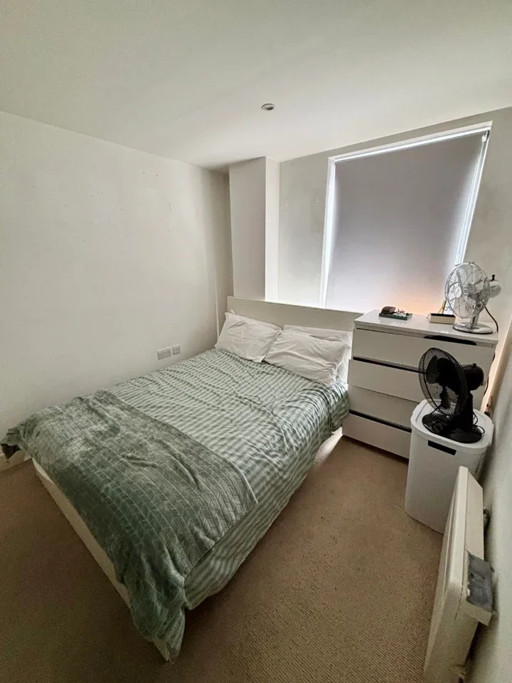 Flat Battersea High Street in Greater London
