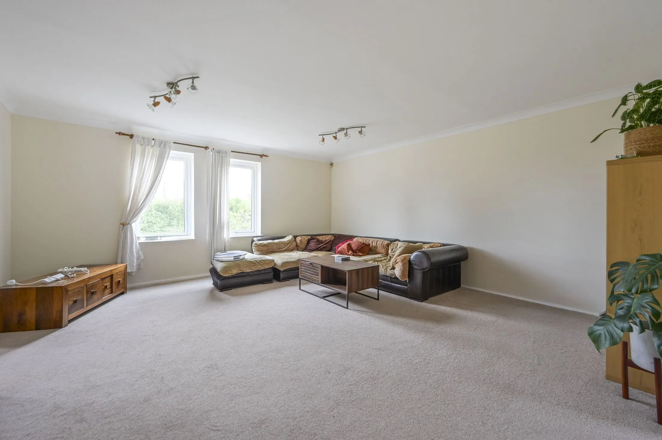 Flat Hooper Street in Greater London