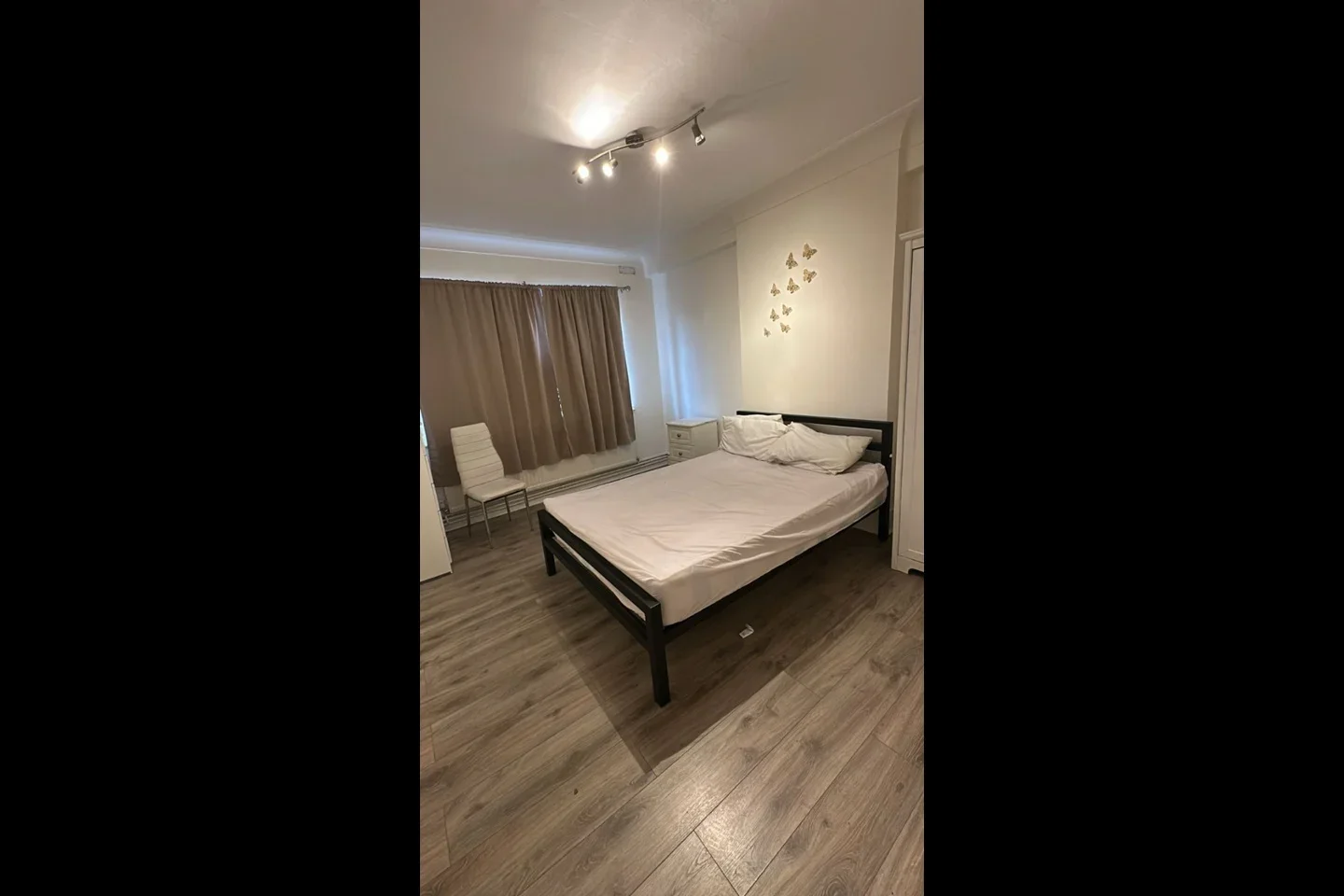 Room Hendon Way in Greater London