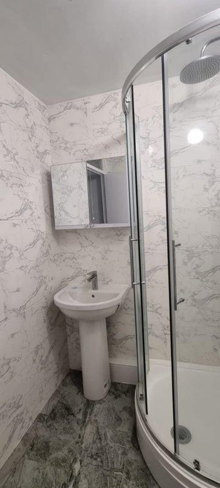 Room Edgar Road in Greater London