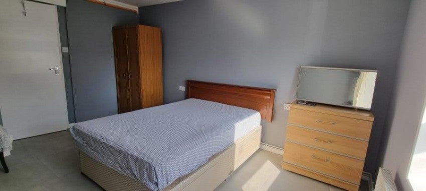 Room Edgar Road in Greater London