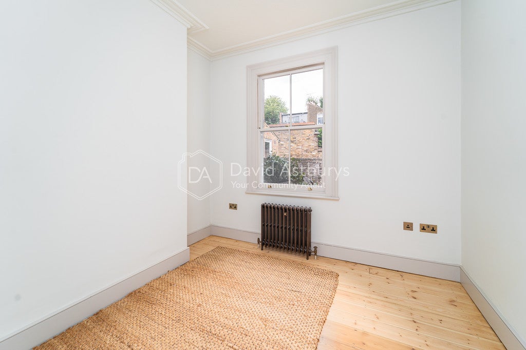 Flat Prince of Wales Road in Greater London