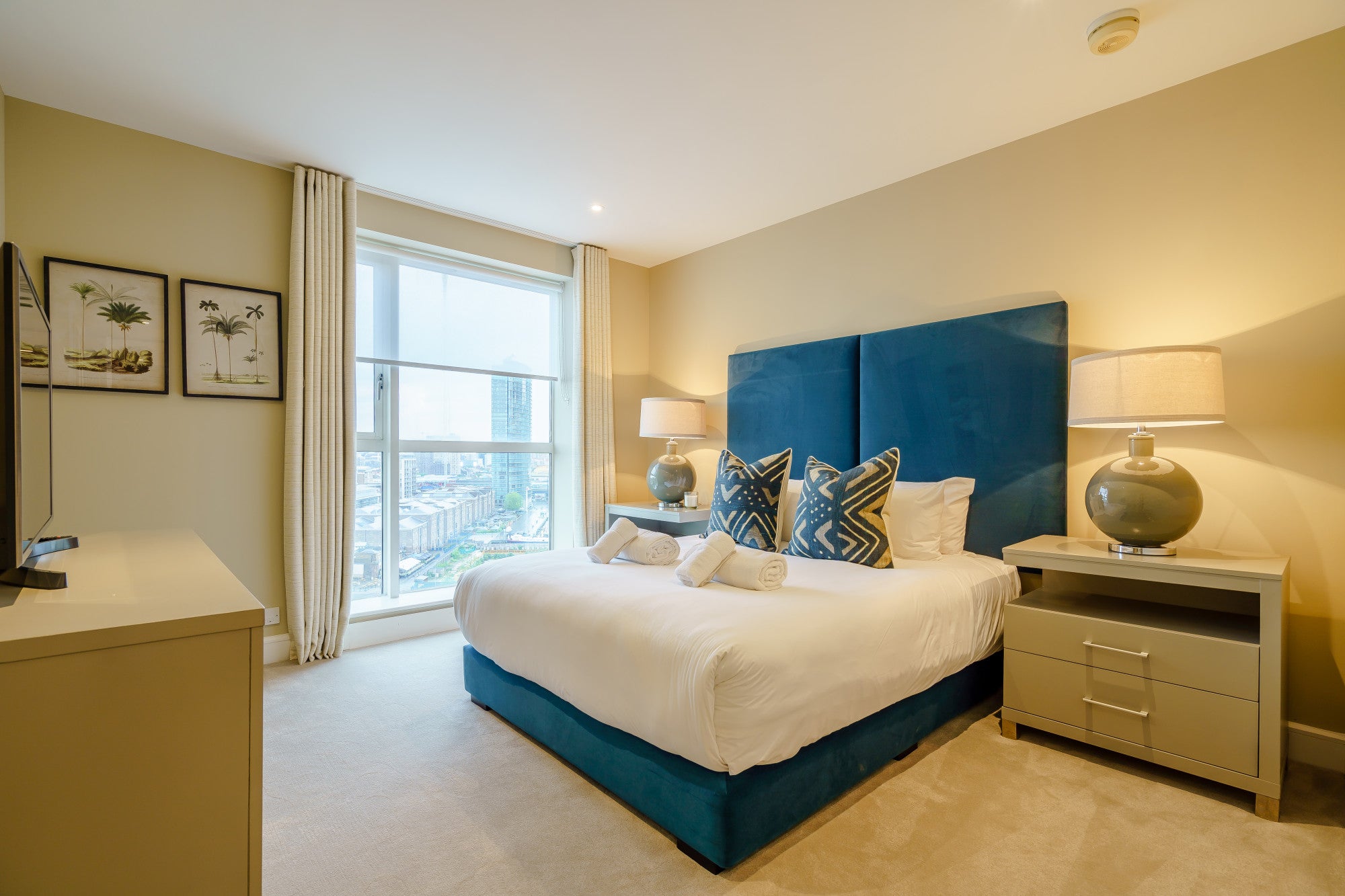 Flat Westferry Circus in Greater London