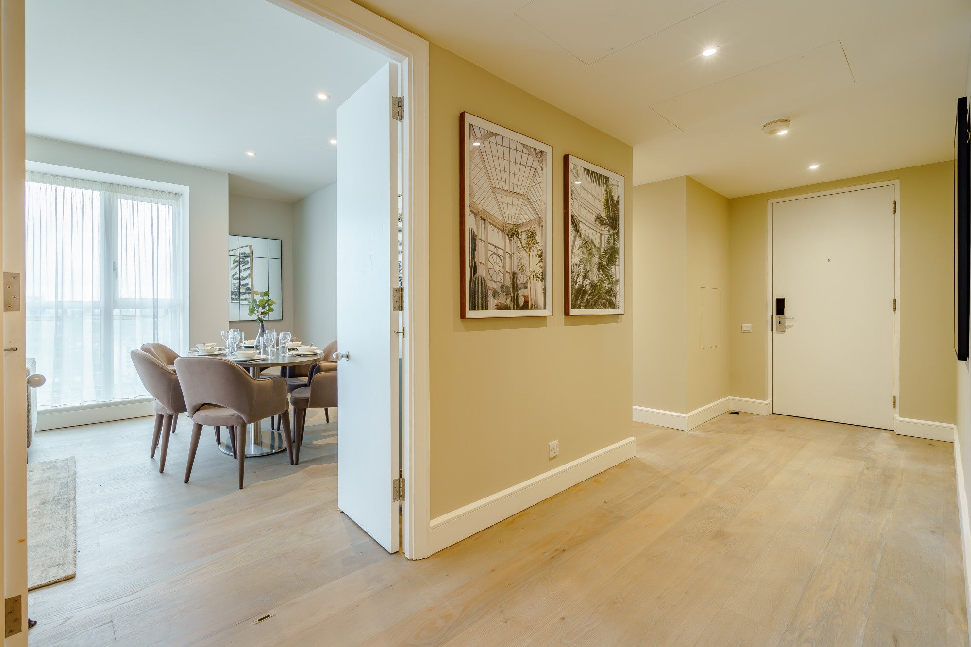 Flat Westferry Circus in Greater London