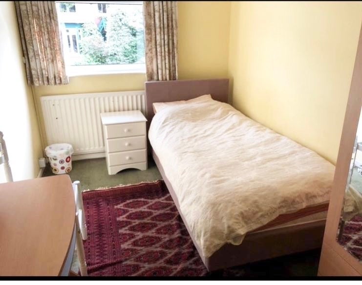 Room Oakfield Road in Birmingham