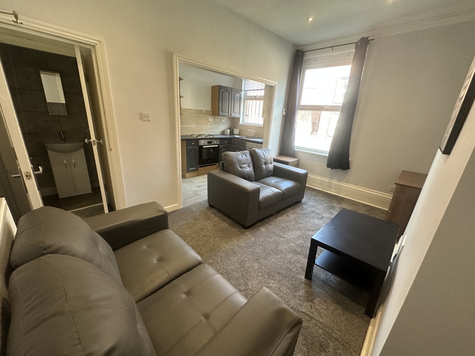 Flat Providence Avenue in Leeds