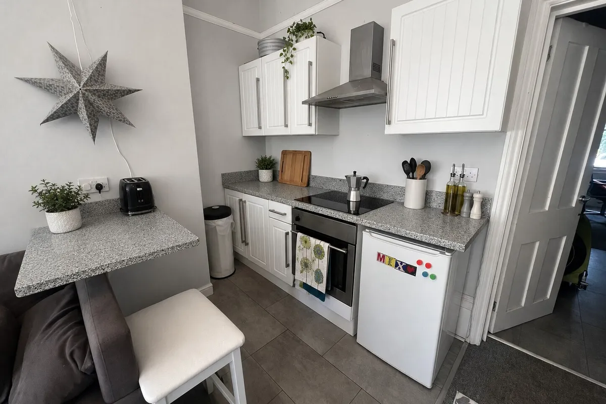 Flat Markwick Terrace in St Leonards