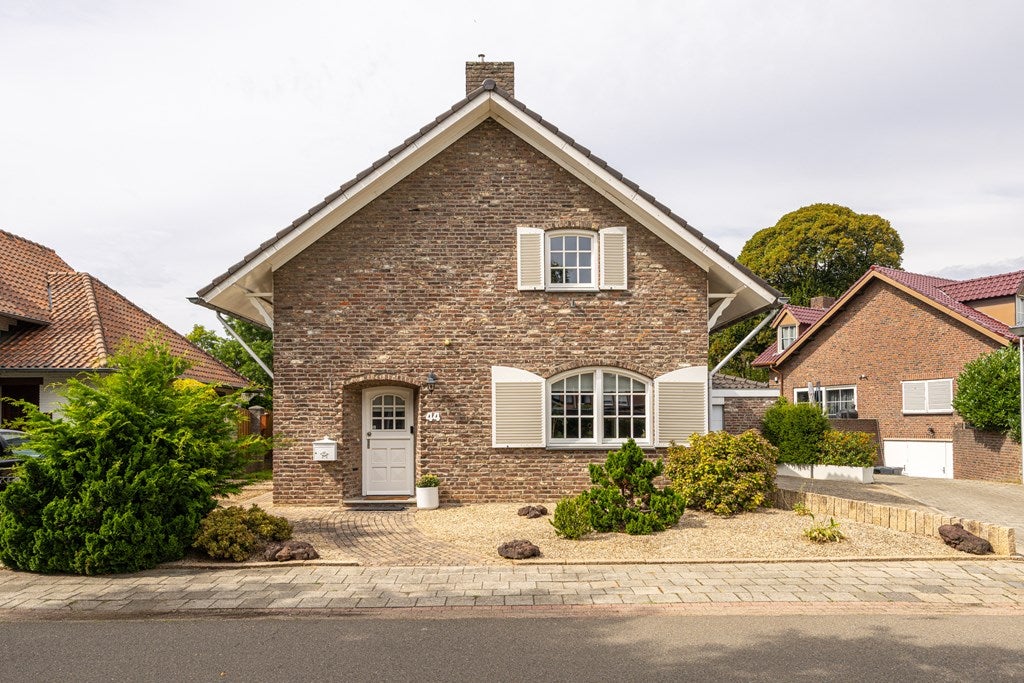 Vrijstaande woning te koop: Holsterbeek 44, Geleen