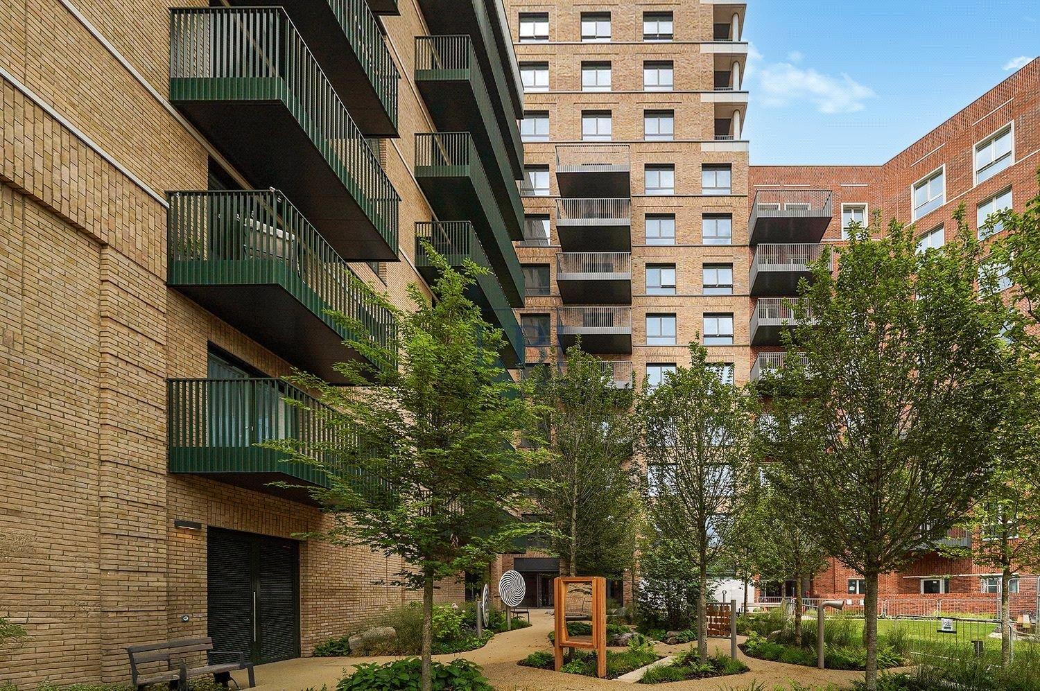 Flat Monarch Square in Greater London