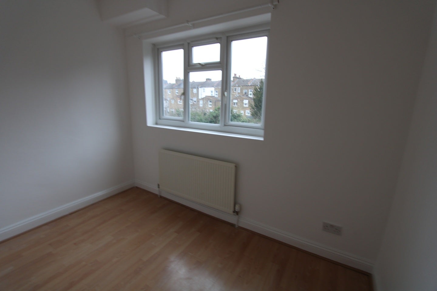 Flat Clifton Road in Greater London