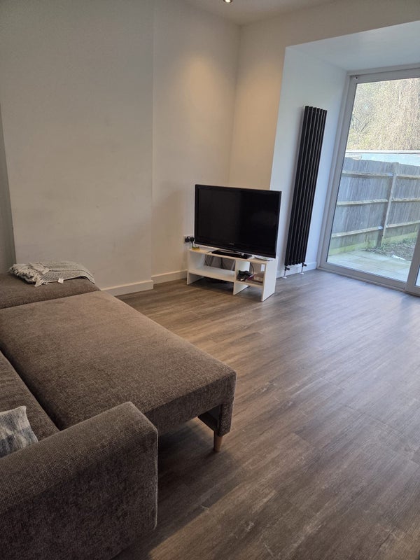 Room Abercairn Road in Greater London