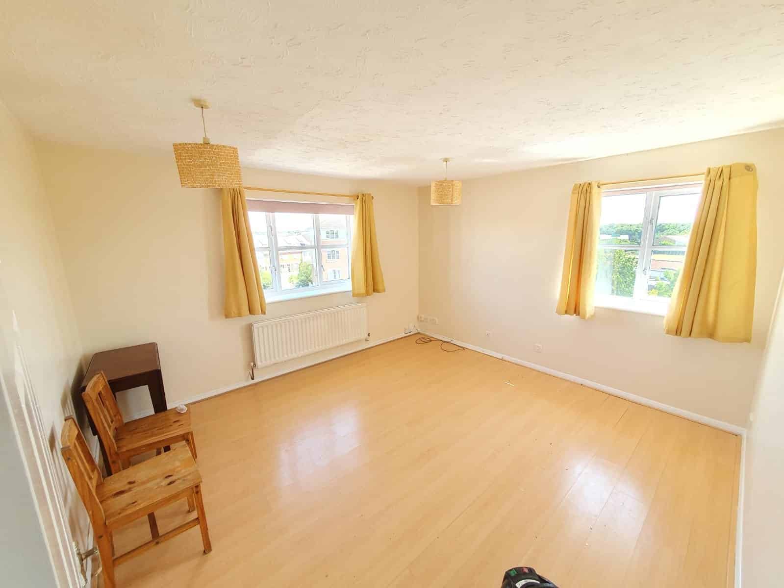 Flat Cobham Close in Slough