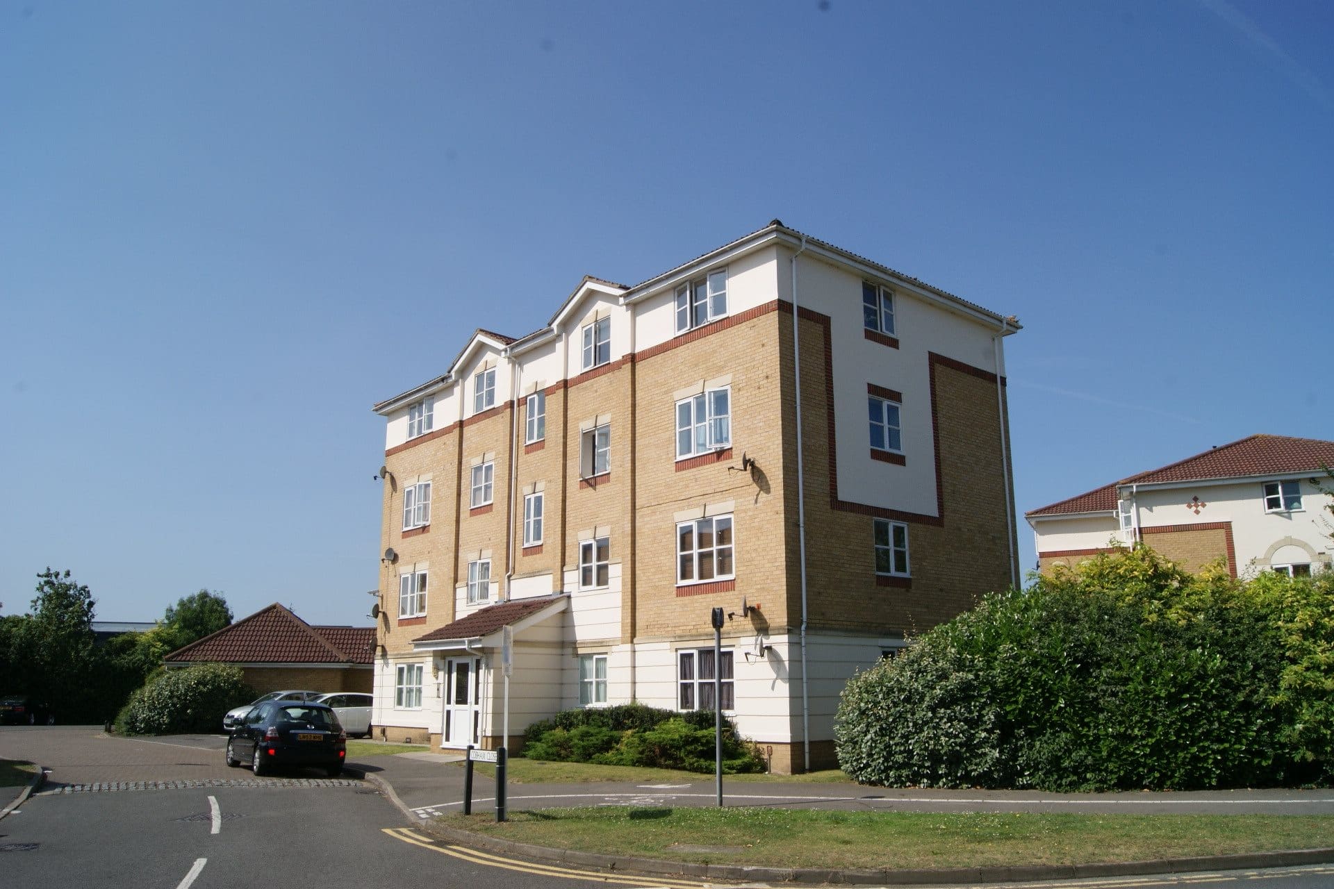 Flat Cobham Close in Slough