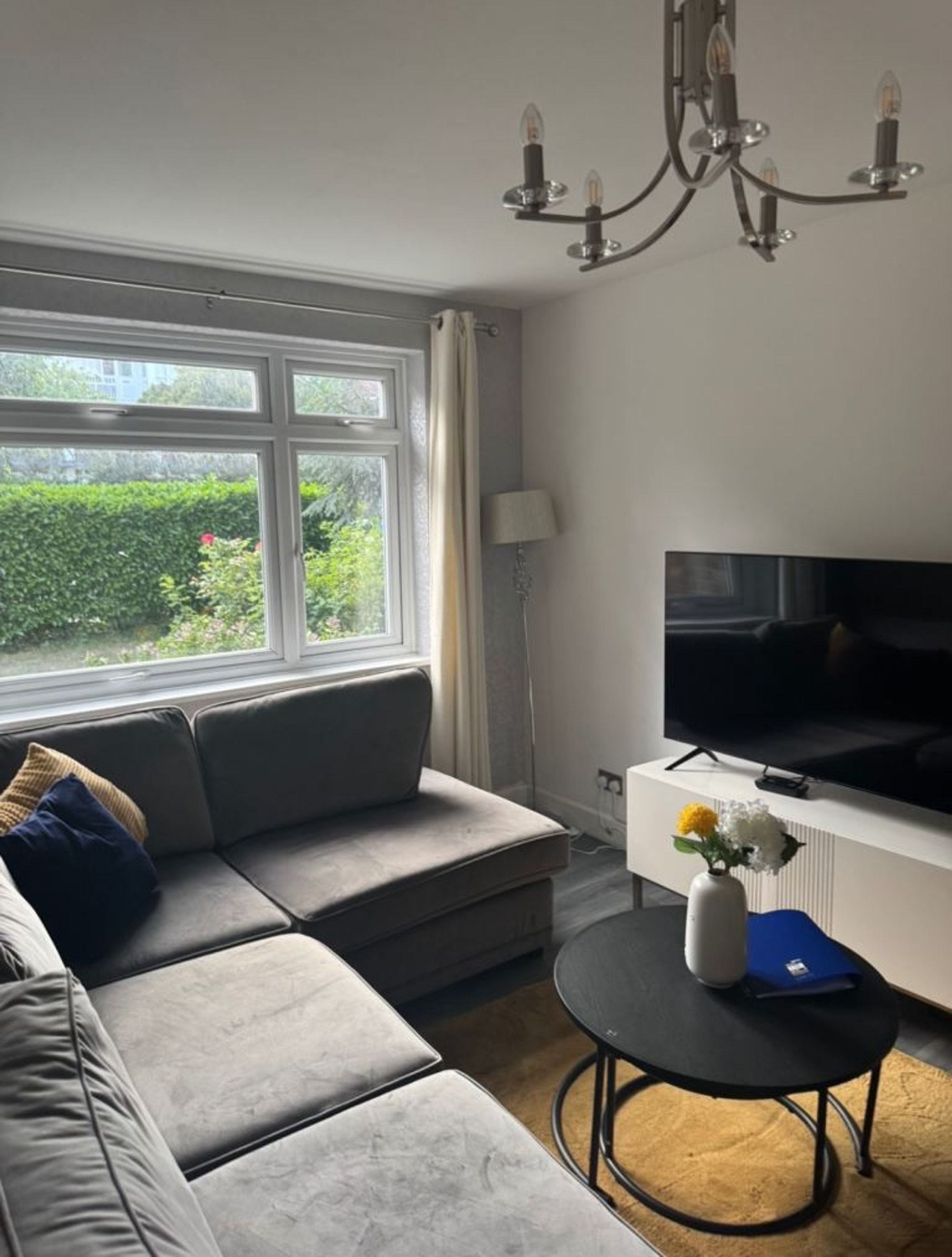 Flat Kersfield Road in Greater London