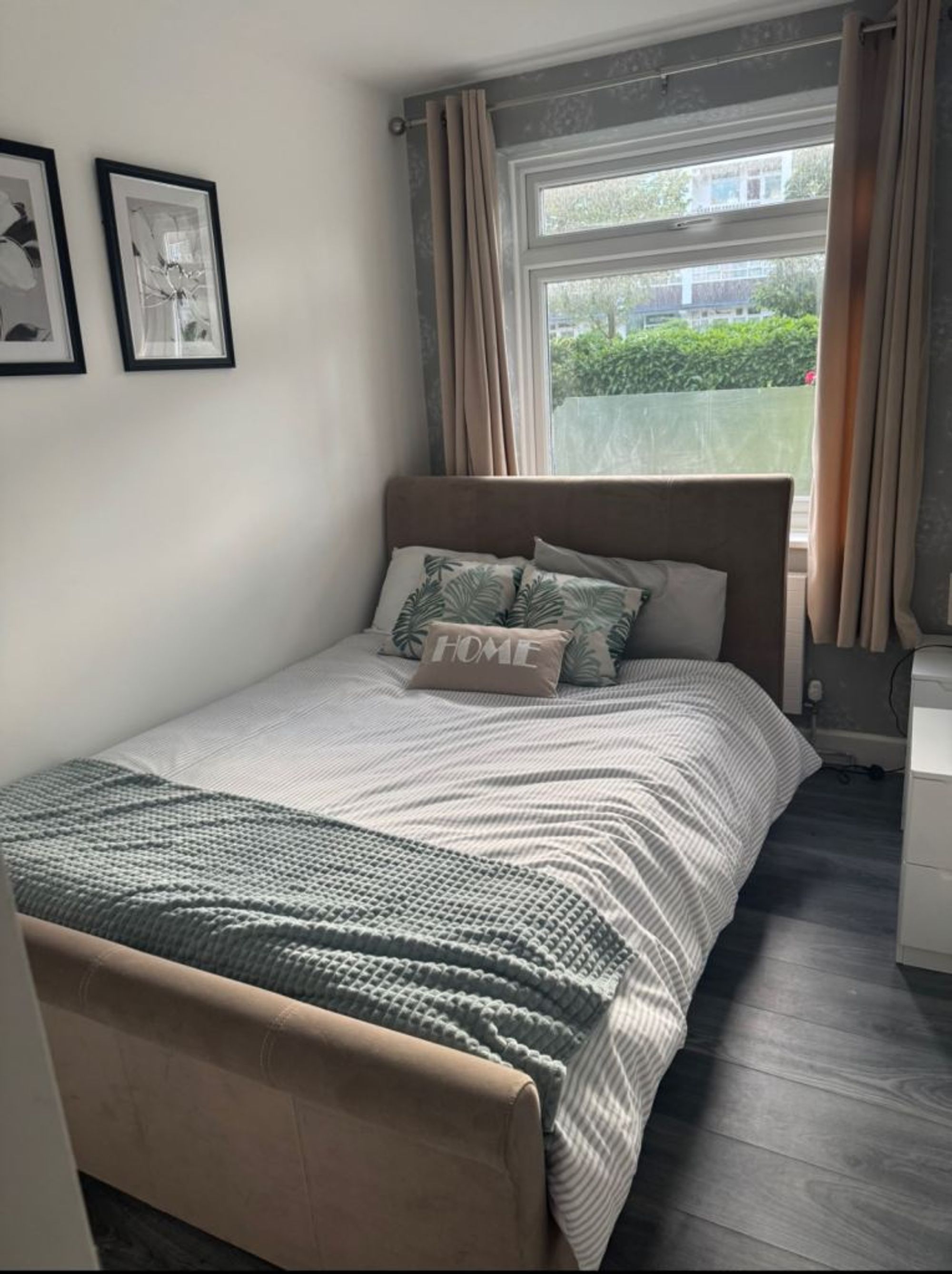 Flat Kersfield Road in Greater London