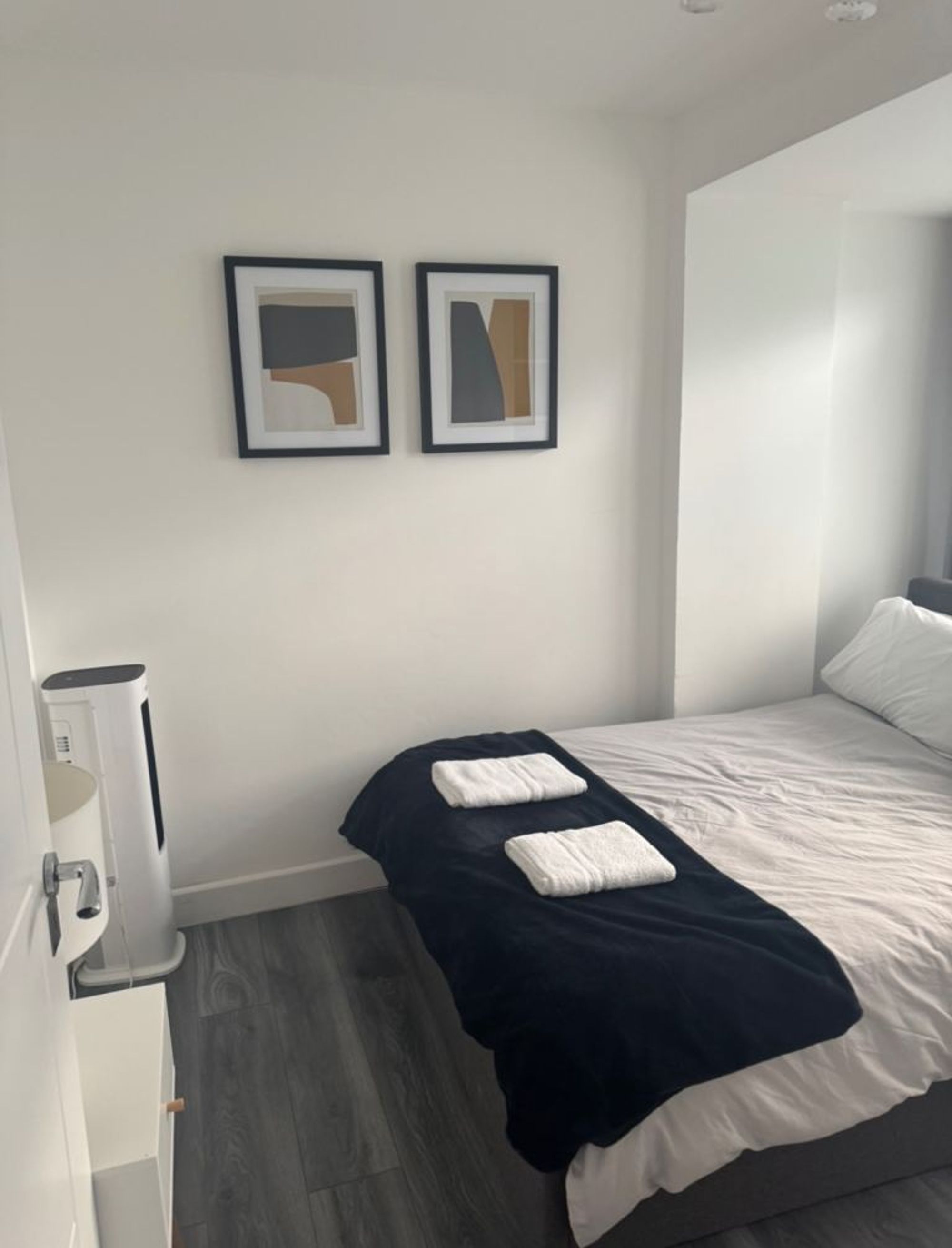 Flat Kersfield Road in Greater London
