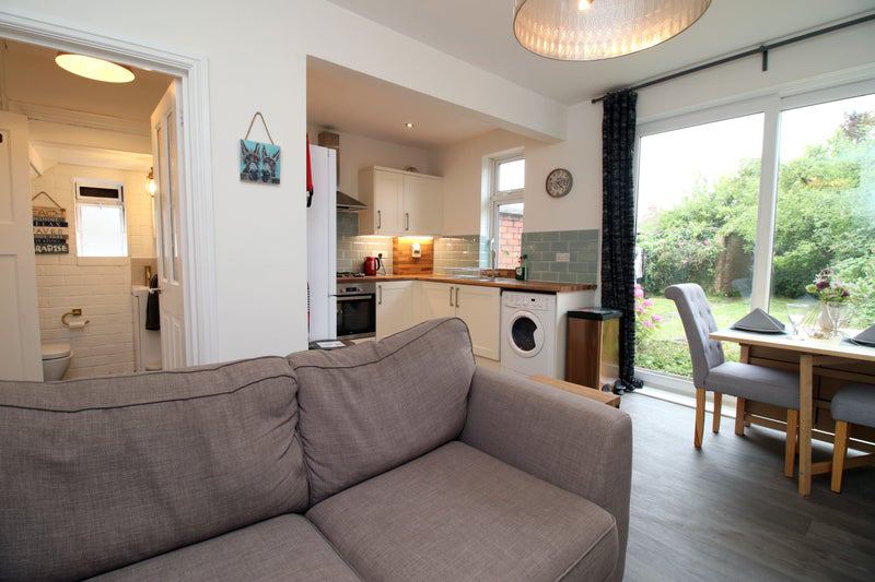 Room Luckington Road in Bristol