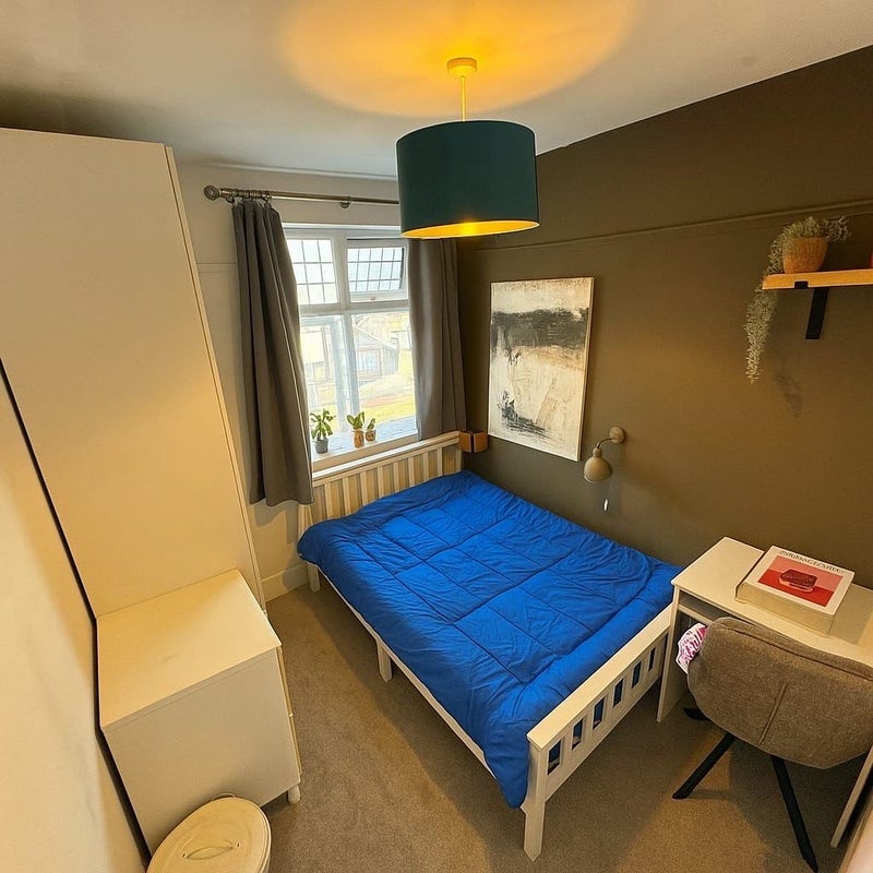 Room Luckington Road in Bristol