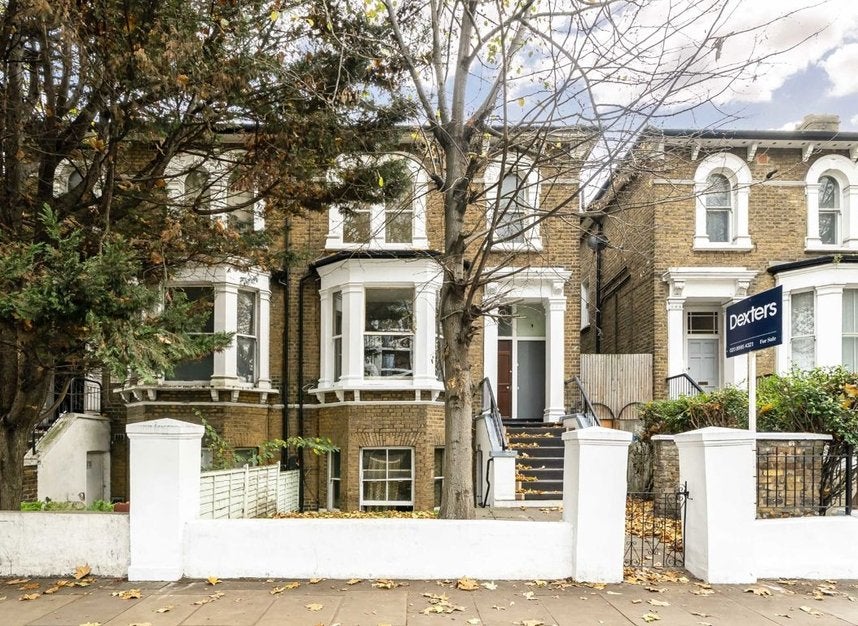 Flat Chiswick High Road in Greater London