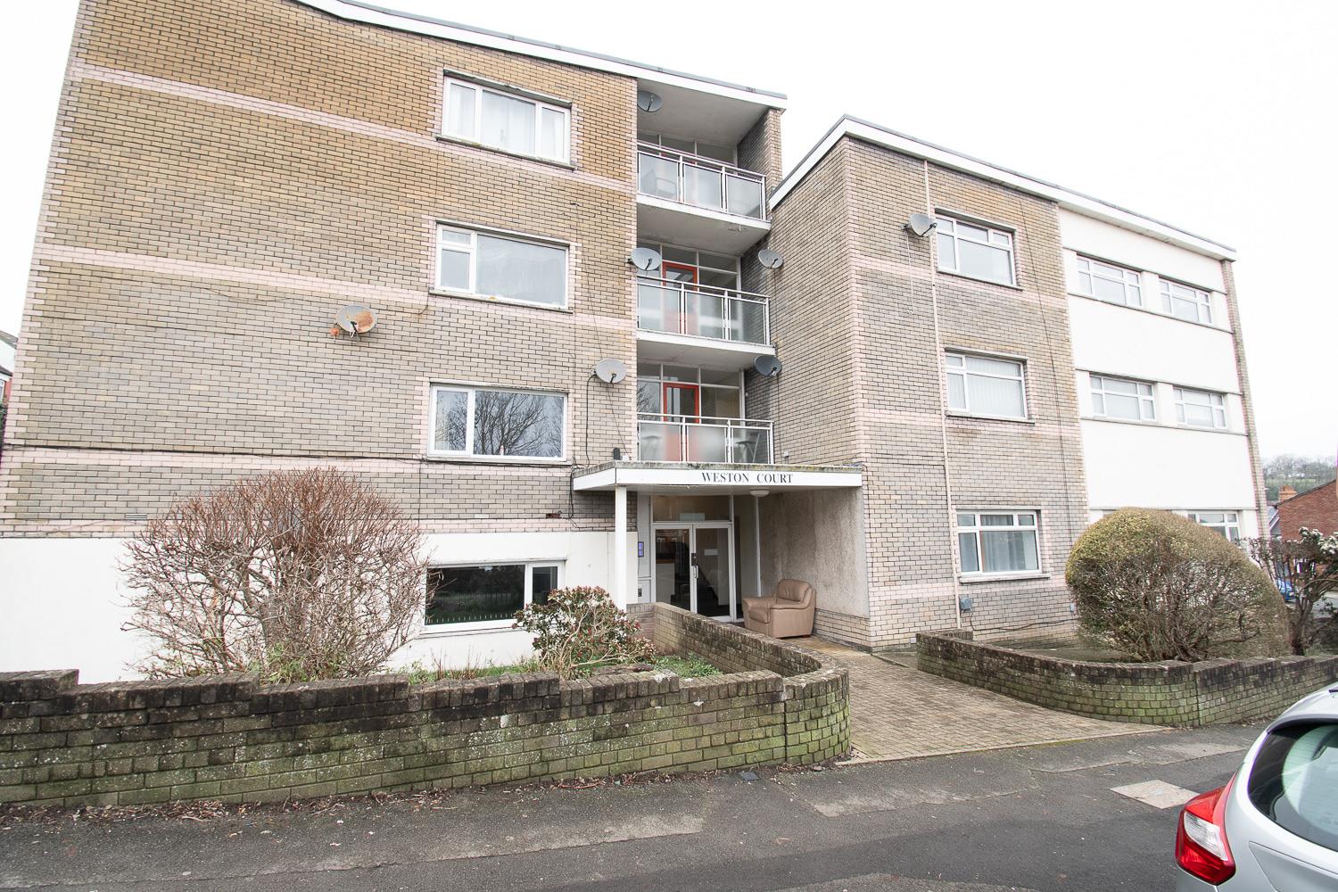 Flat Holton Road in Barry