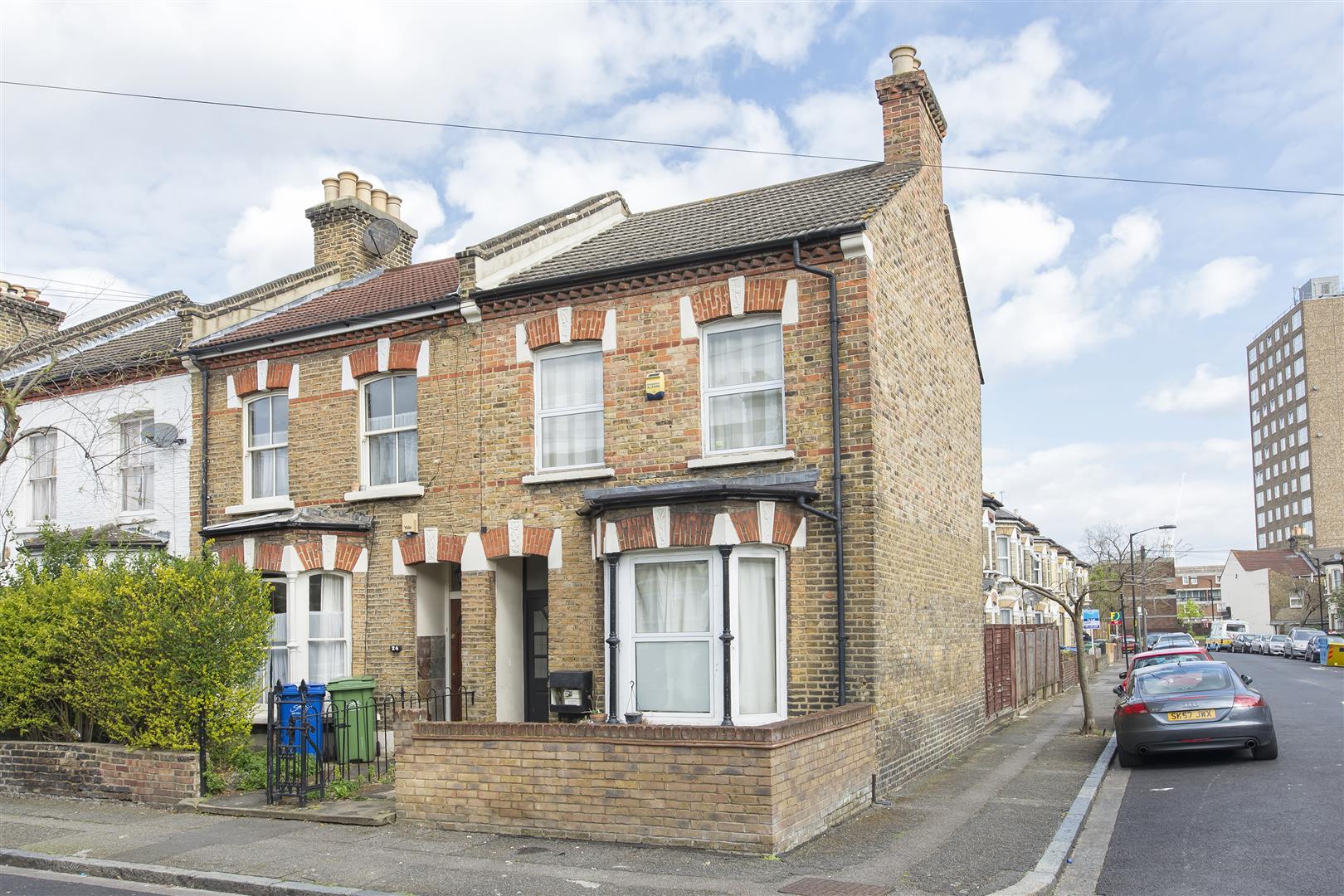 House Elcot Avenue in Greater London