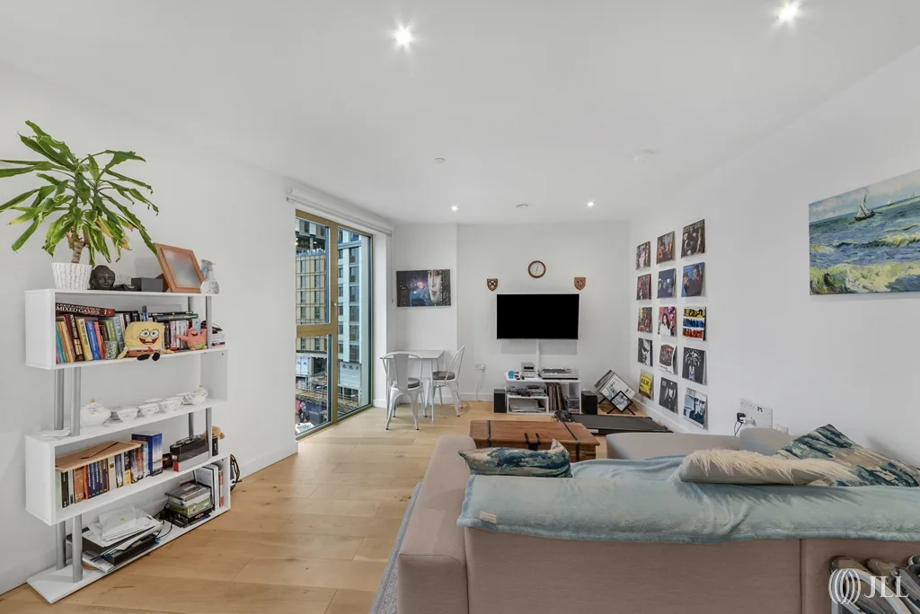 Flat Ashley Road in Greater London