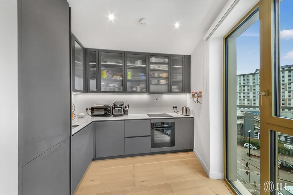 Flat Ashley Road in Greater London