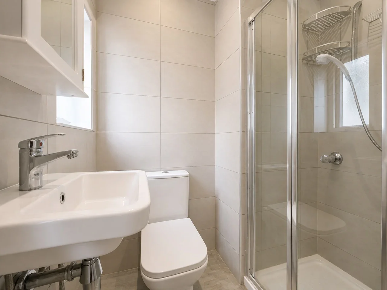 Flat Francis Road in Greater London