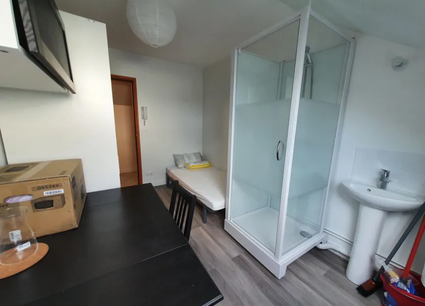 Room Rue Roland Engerand in Saint-Cyr-sur-Loire